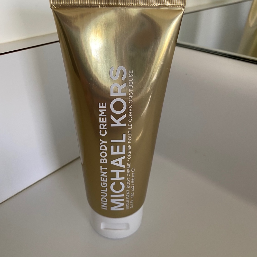 Michael Kors Sexy Amber soft and silky lotion